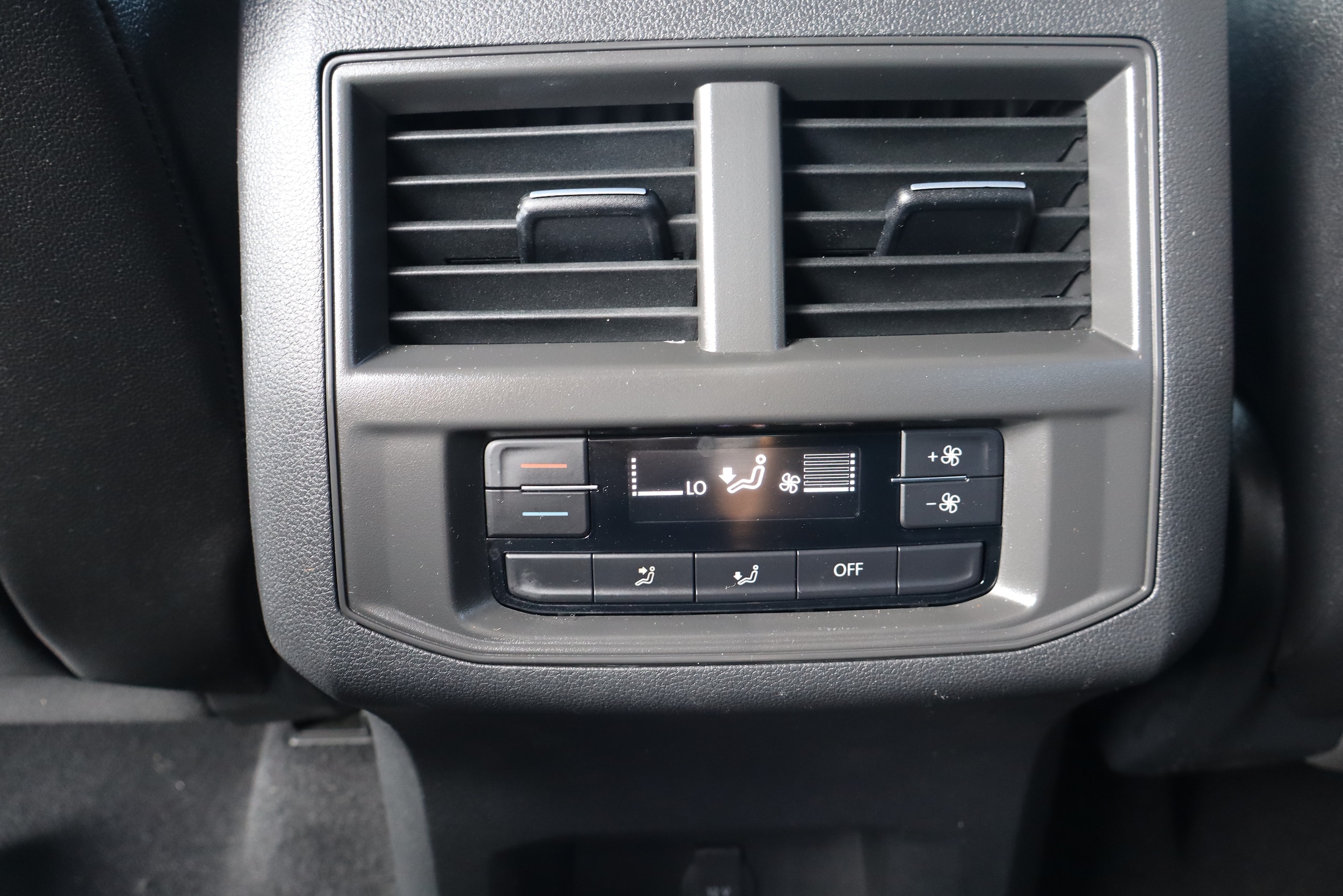 2023 Volkswagen Atlas SE - Photo 15