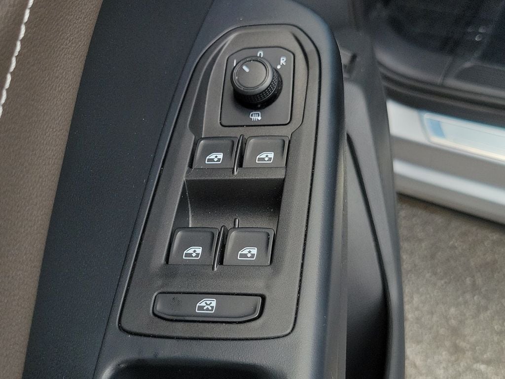2024 Volkswagen Taos SEL - Photo 18