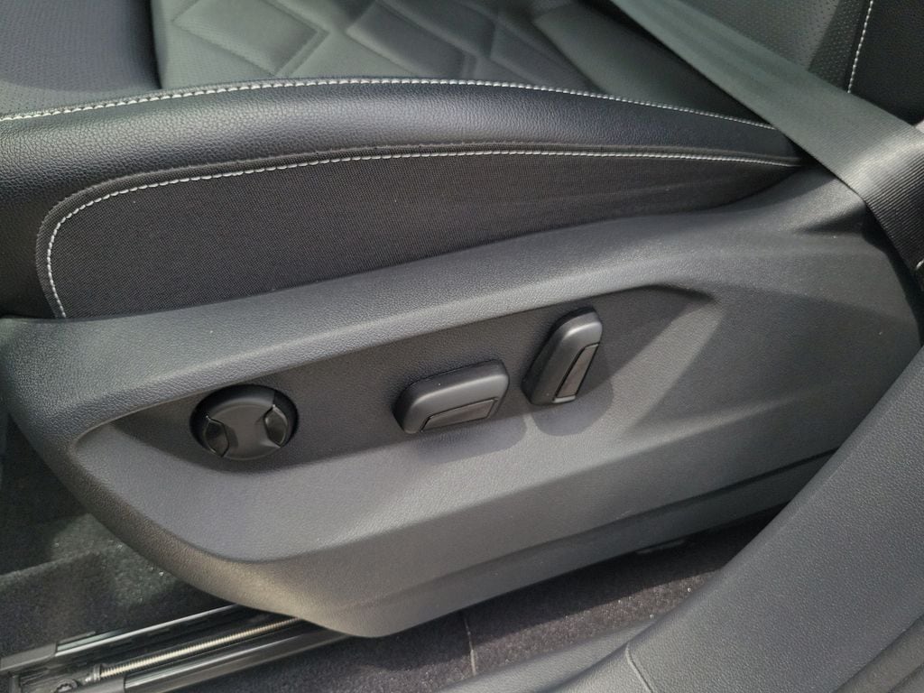 2024 Volkswagen Atlas SE w/Tech - Photo 23