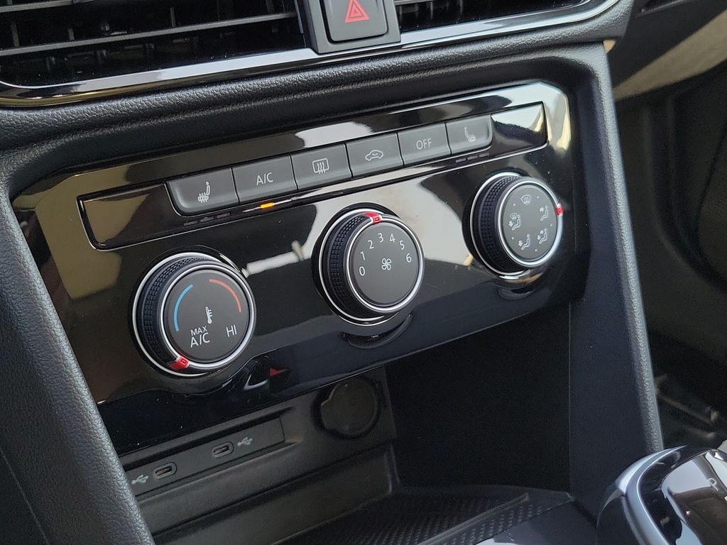 2023 Volkswagen Taos SE - Photo 28