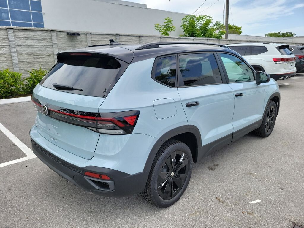 New 2026 Volkswagen Taos 1.5T SE Black SUV
