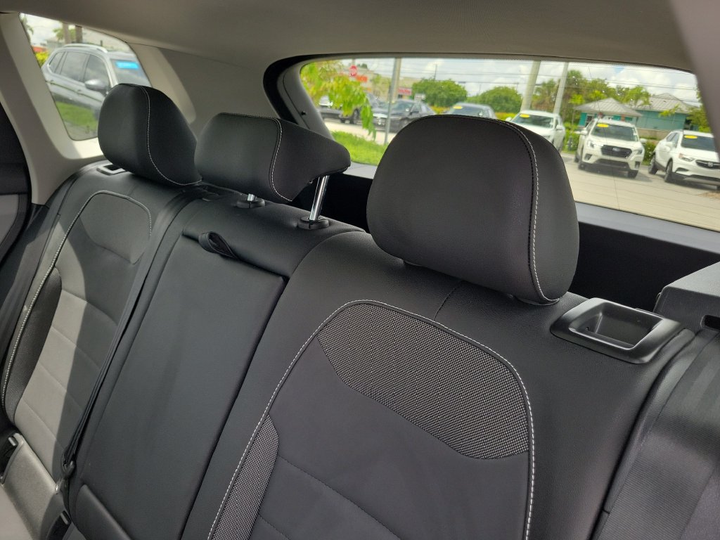 2024 Volkswagen Taos SE - Photo 10