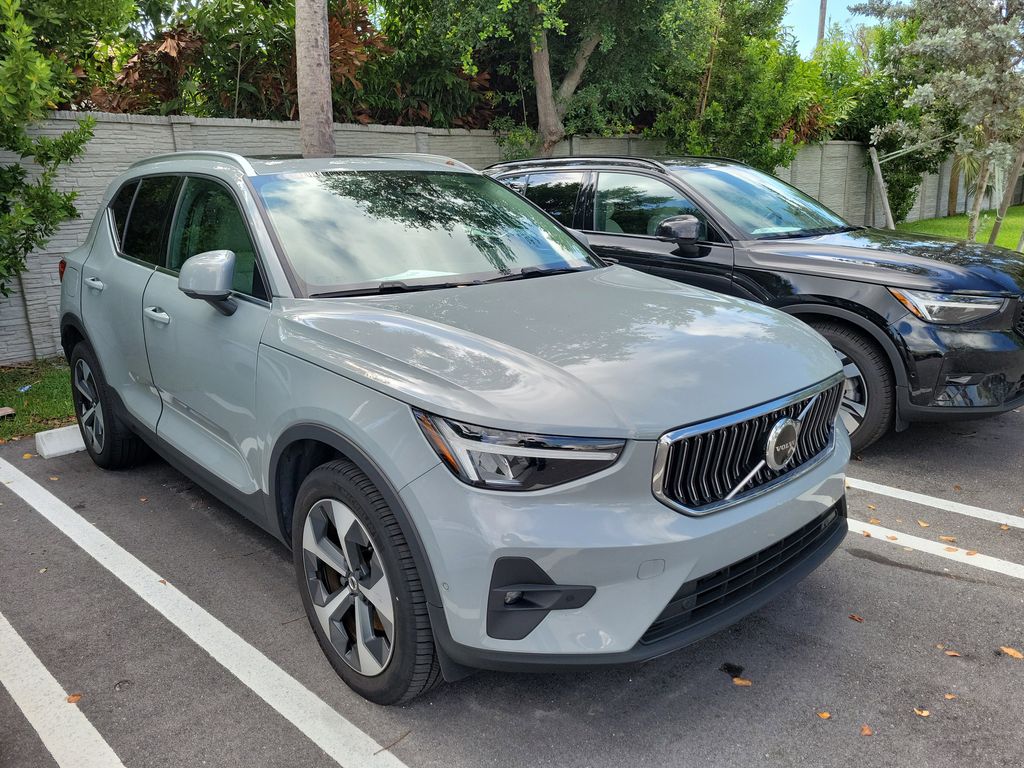2024 Volvo XC40 B5 Plus Bright AWD's photo