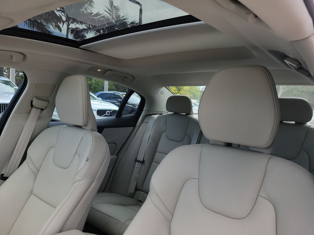 2024 Volvo S60 Plus - Photo 19