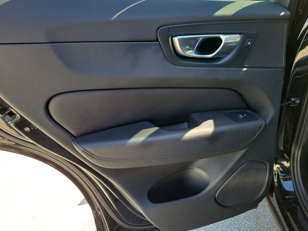 2024 Volvo XC60 Core - Photo 10