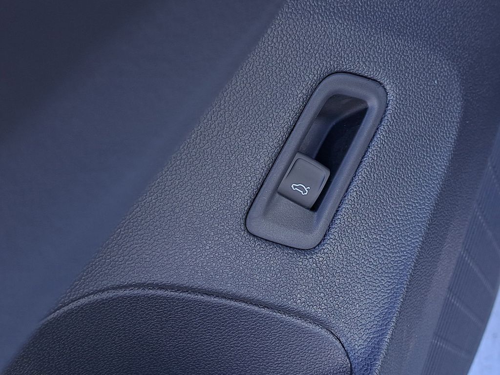 2026 Volkswagen Atlas SE w/Tech - Photo 17