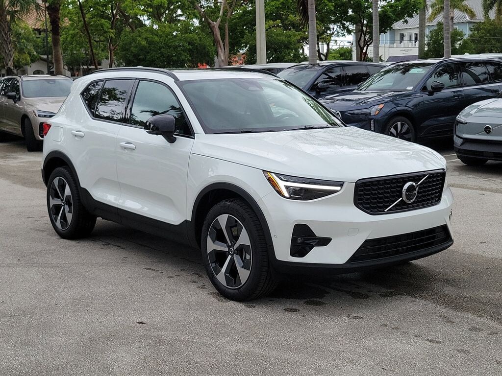 New 2026 Volvo XC40 B5 Plus SUV
