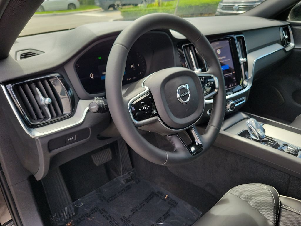 2024 Volvo S60 Plus - Photo 18