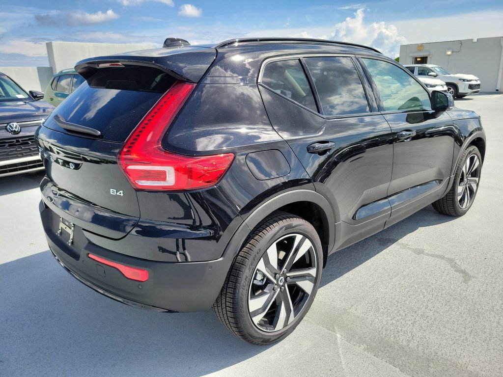 New 2026 Volvo XC40 B4 Plus SUV