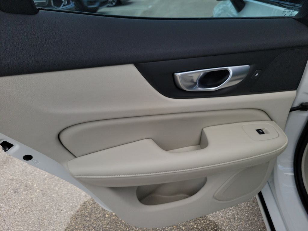 2024 Volvo S60 Plus - Photo 9