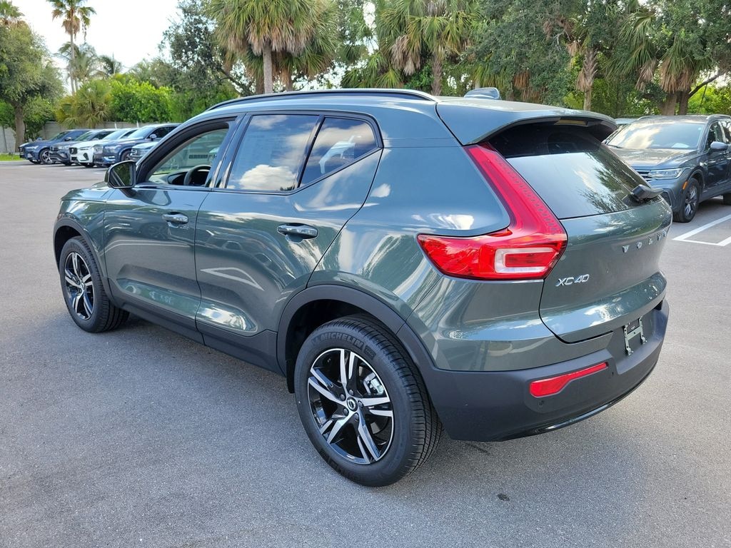 New 2026 Volvo XC40 B5 Core SUV