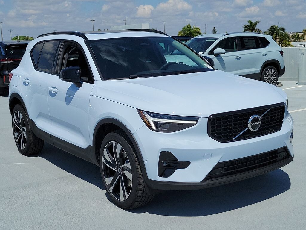 New 2026 Volvo XC40 B5 Ultra SUV