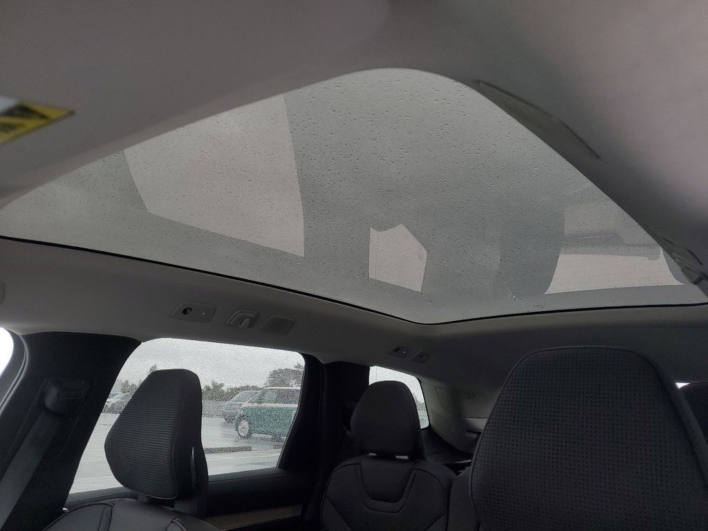2025 Volvo EX90 Ultra - Photo 24