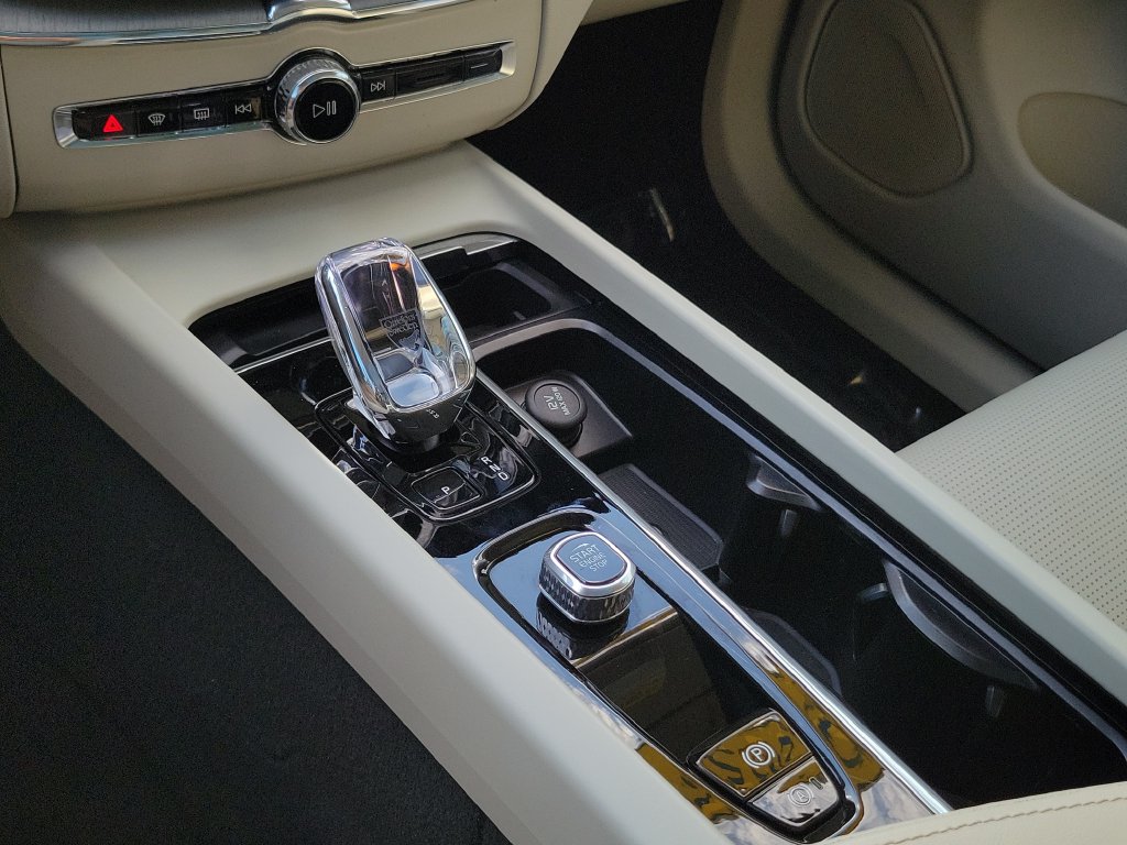 2025 Volvo XC60 Ultra - Photo 30