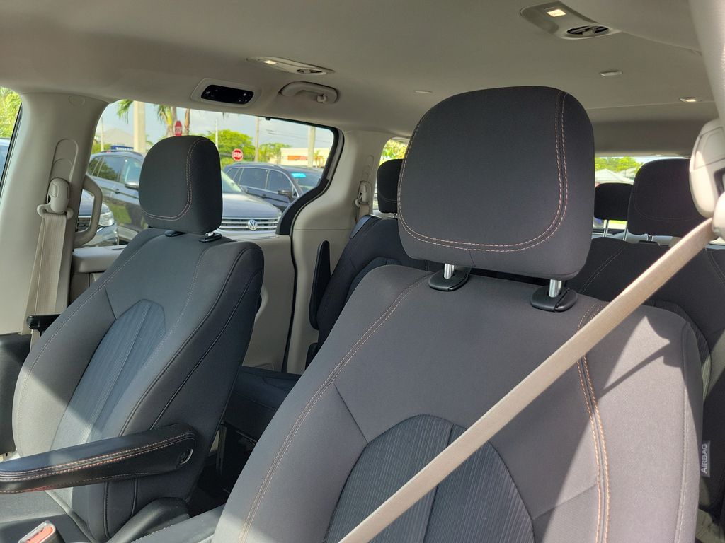2019 Chrysler Pacifica Touring Plus - Photo 19