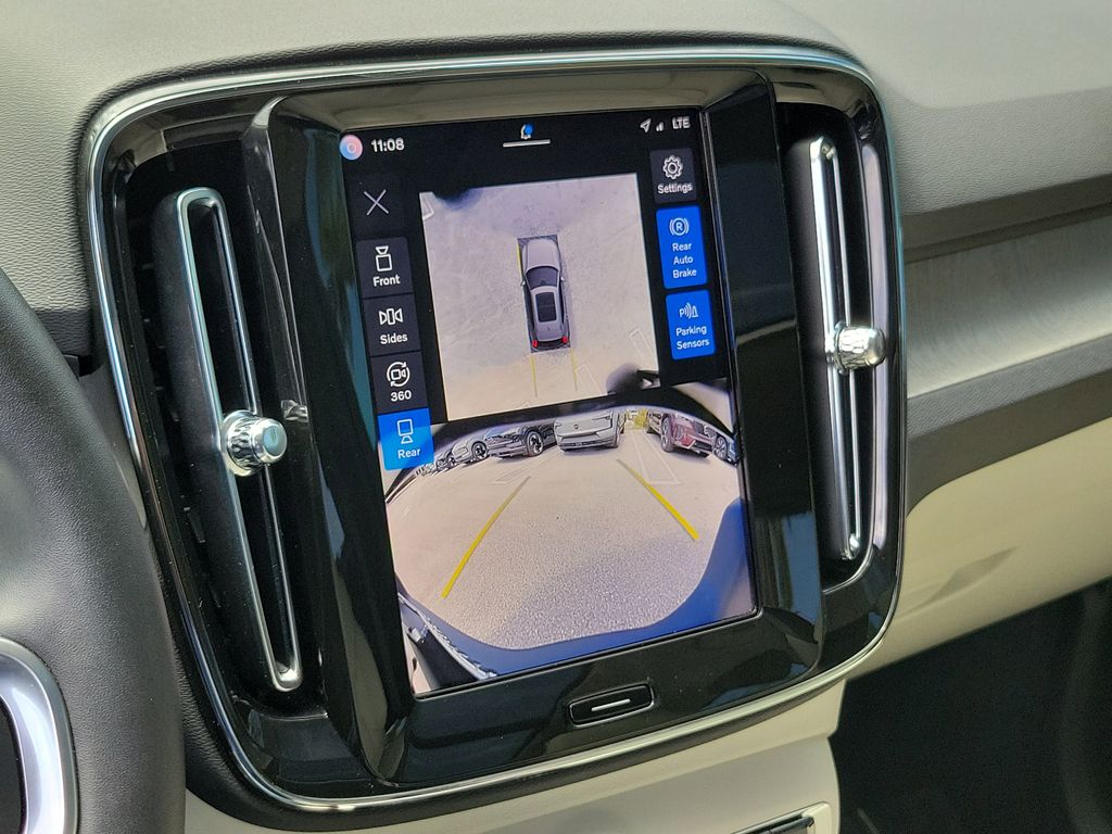2025 Volvo XC40 Plus - Photo 29