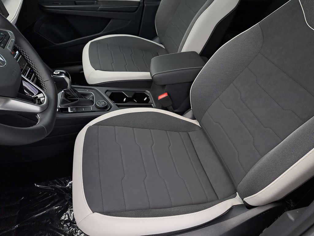 2025 Volkswagen Taos SE - Photo 20