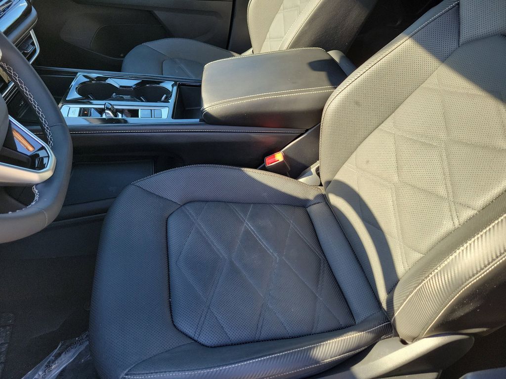 2024 Volkswagen Atlas Cross Sport SE w/Tech - Photo 21
