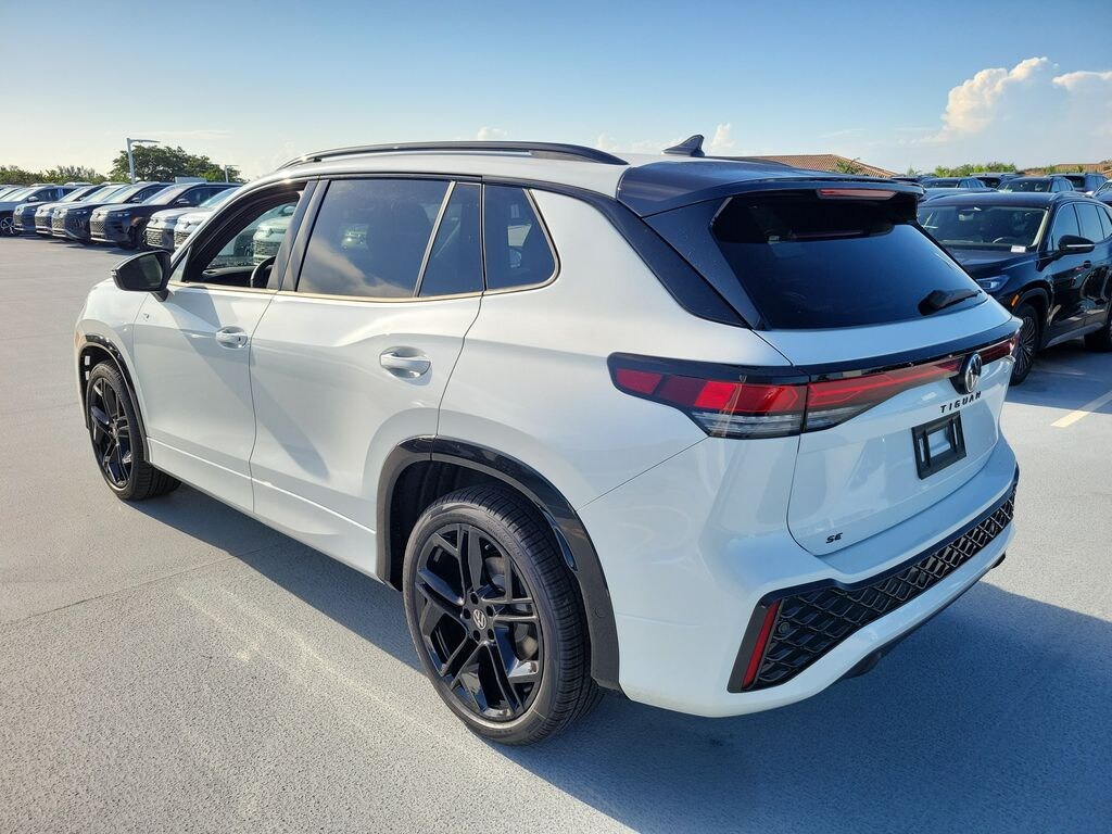 New 2026 Volkswagen Tiguan SE R-Line Black SUV