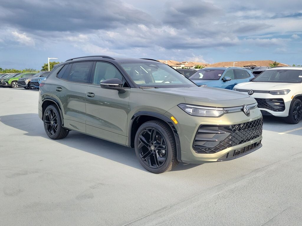 New 2026 Volkswagen Tiguan SE R-Line Black SUV