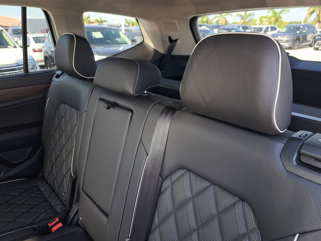 2025 Volkswagen Atlas SEL Premium R-Line - Photo 11