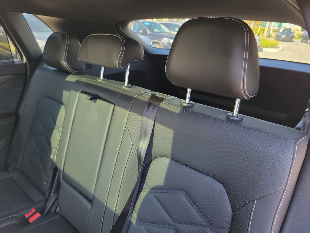 2024 Volkswagen Atlas Cross Sport SE w/Tech - Photo 10