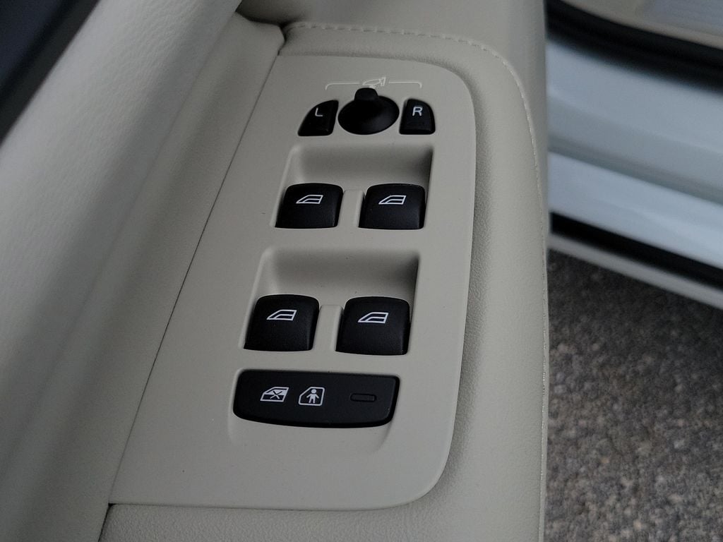 2024 Volvo S60 Plus - Photo 17