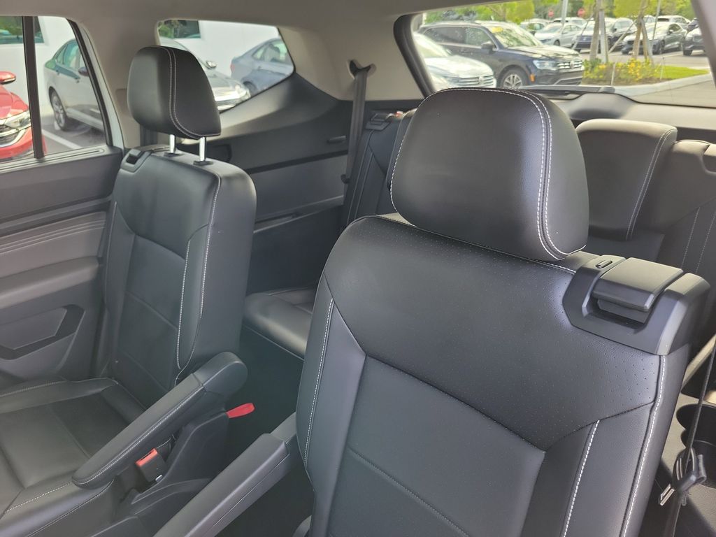 2021 Volkswagen Atlas SE w/Tech - Photo 12