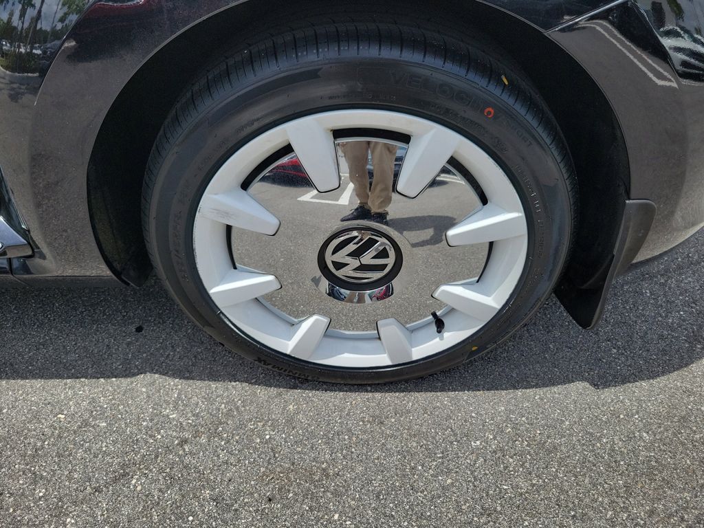 2019 Volkswagen Beetle SE - Photo 9