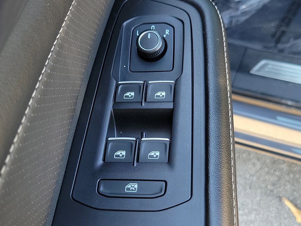 2024 Volkswagen Atlas Cross Sport SE w/Tech - Photo 18