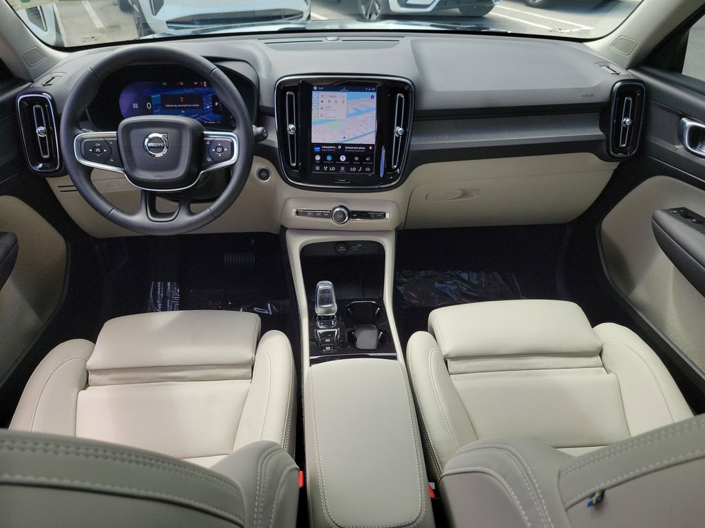 2025 Volvo XC40 Plus - Photo 15