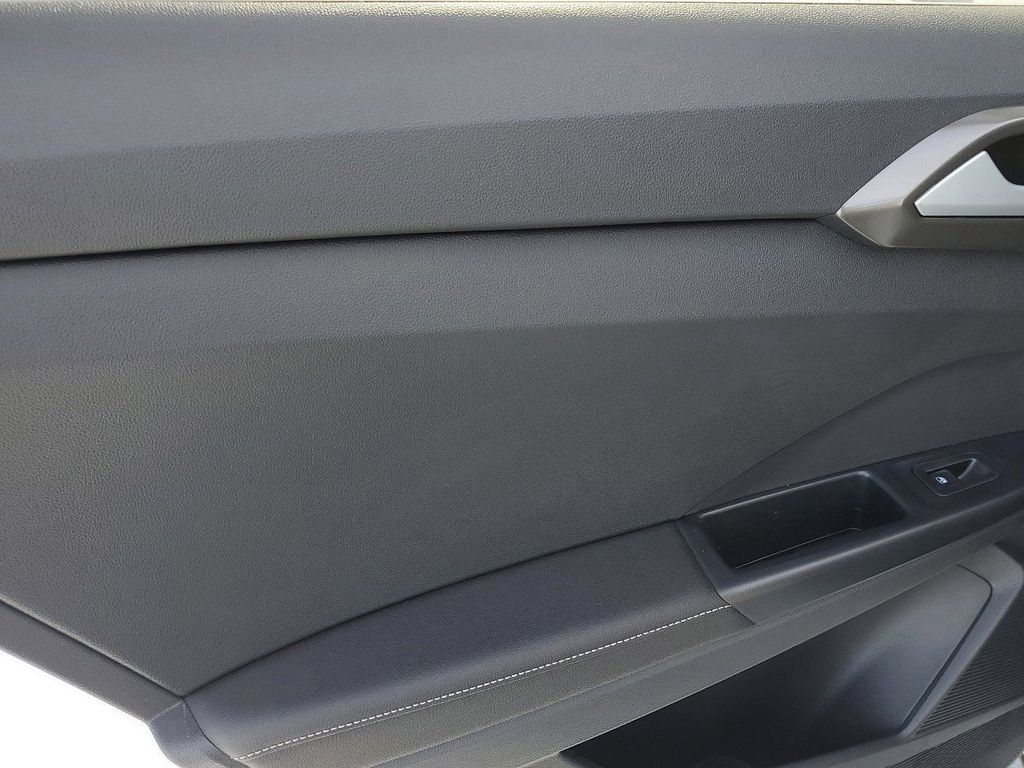 2025 Volkswagen Taos SE Black - Photo 10