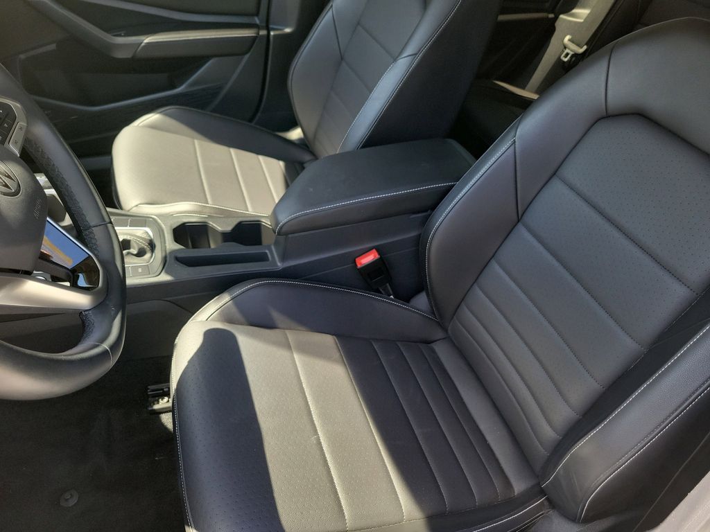 2023 Volkswagen Jetta SE - Photo 22