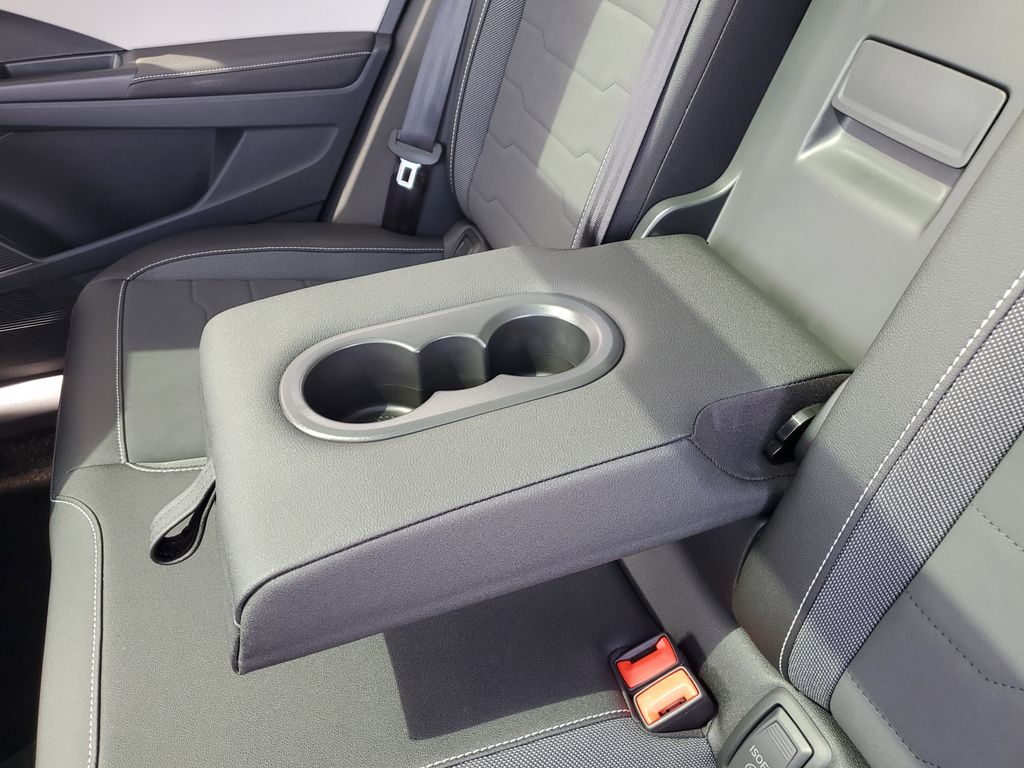 2025 Volkswagen Taos SE - Photo 12