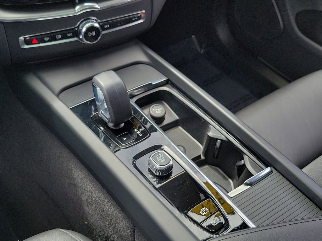 2024 Volvo XC60 Core - Photo 30