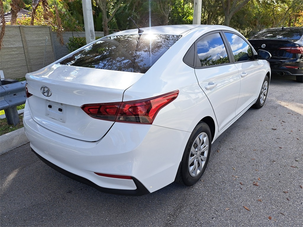 Used 2022 Hyundai Accent SE Sedan