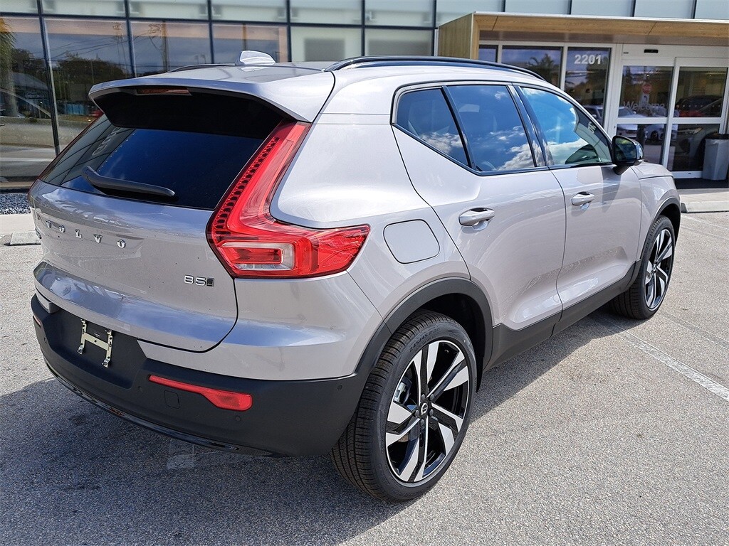 New 2026 Volvo XC40 B5 Ultra SUV