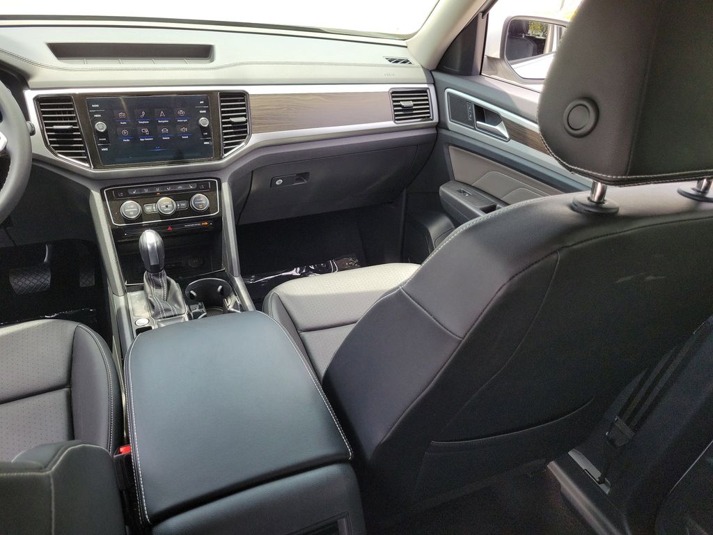 2023 Volkswagen Atlas SE w/Tech - Photo 16