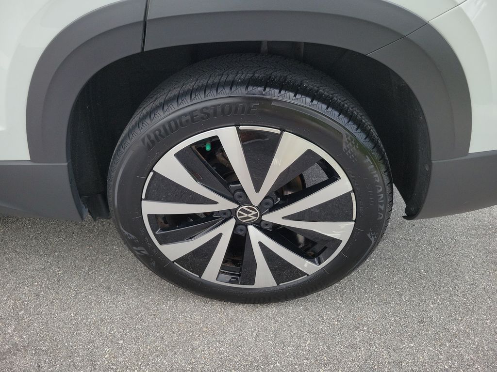 2023 Volkswagen Taos SE - Photo 8