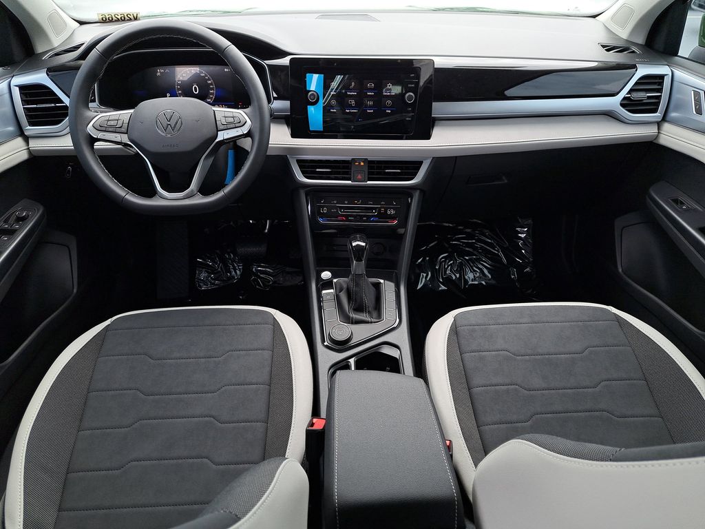 2025 Volkswagen Taos SE - Photo 14