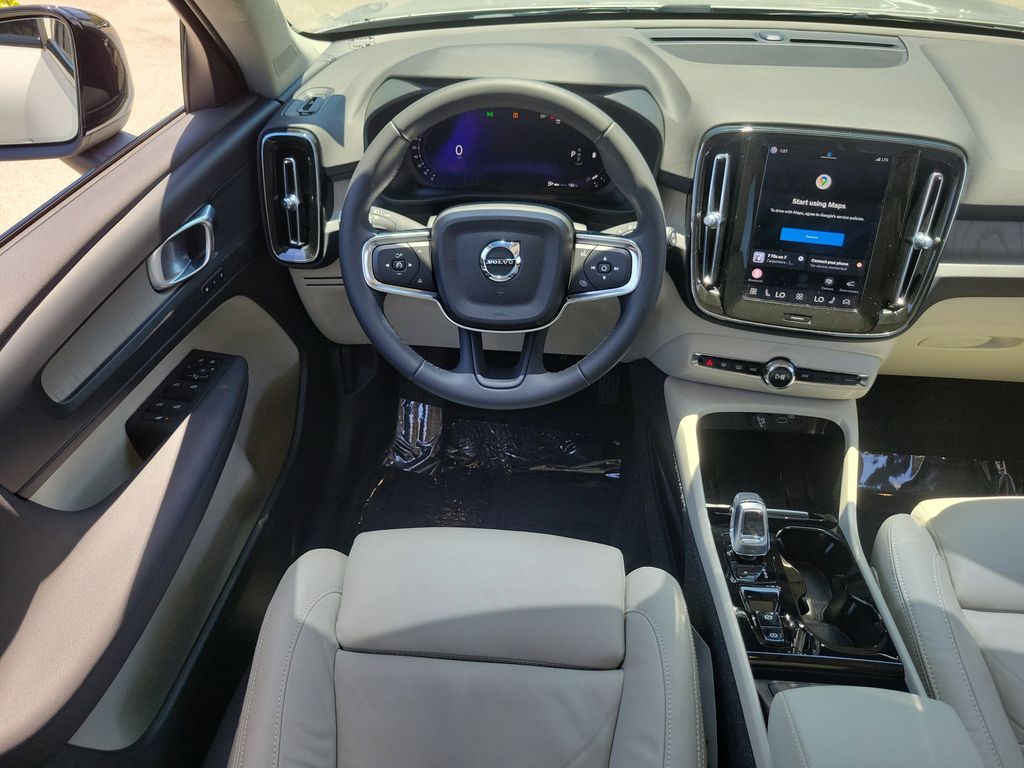 2023 Volvo XC40 Plus - Photo 14