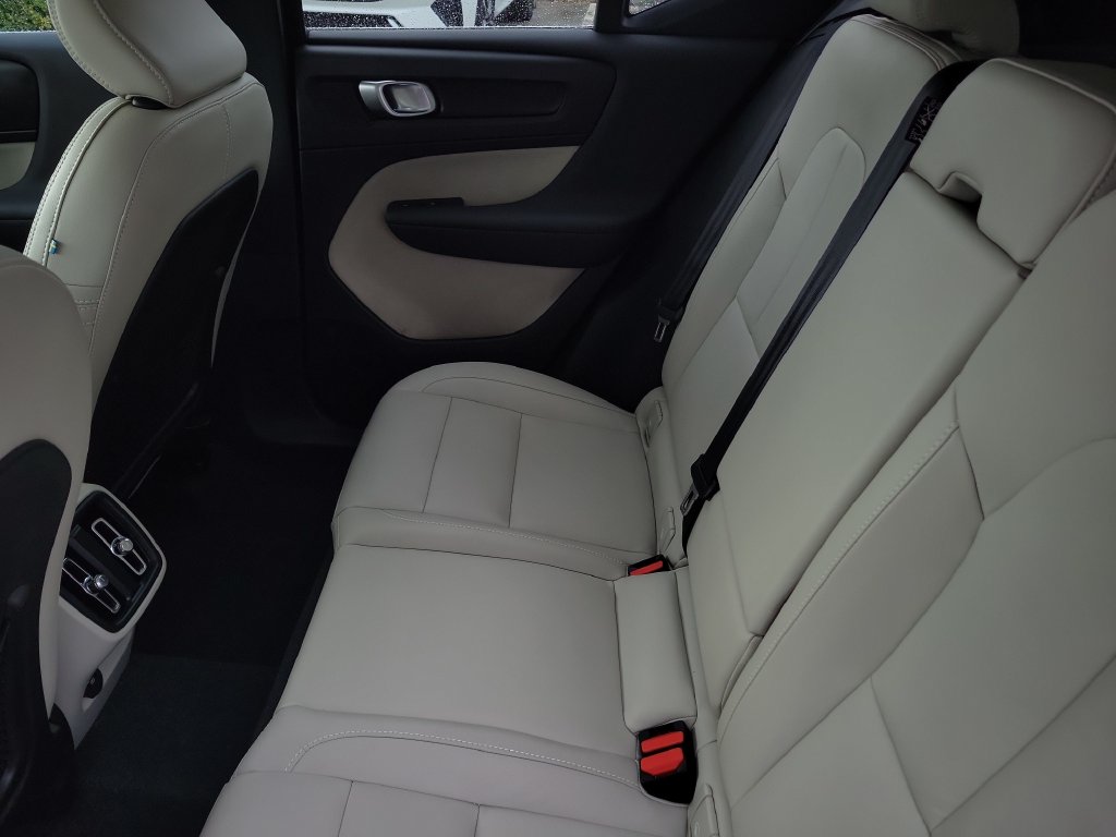 2024 Volvo XC40 Plus - Photo 12