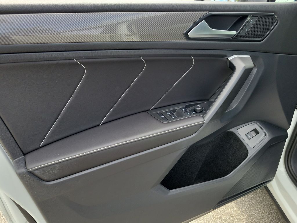2024 Volkswagen Tiguan SE - Photo 18