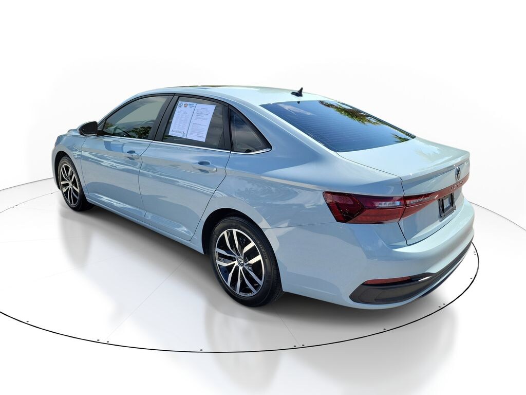 Certified 2025 Volkswagen Jetta 1.5T SE Sedan