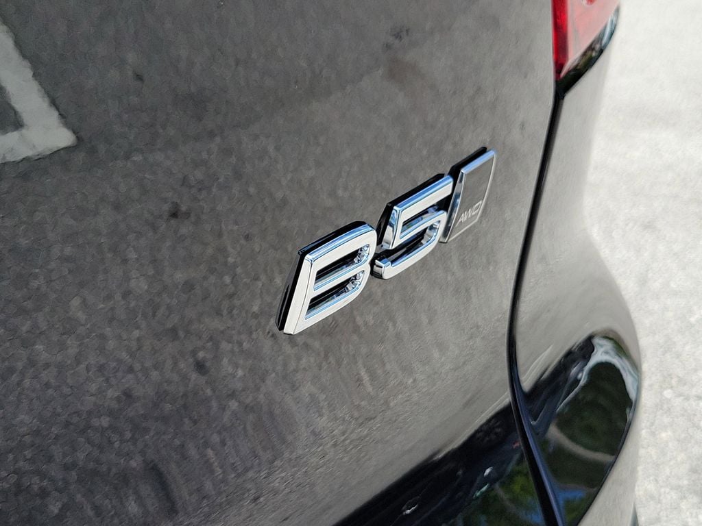 2025 Volvo XC40 Plus - Photo 6