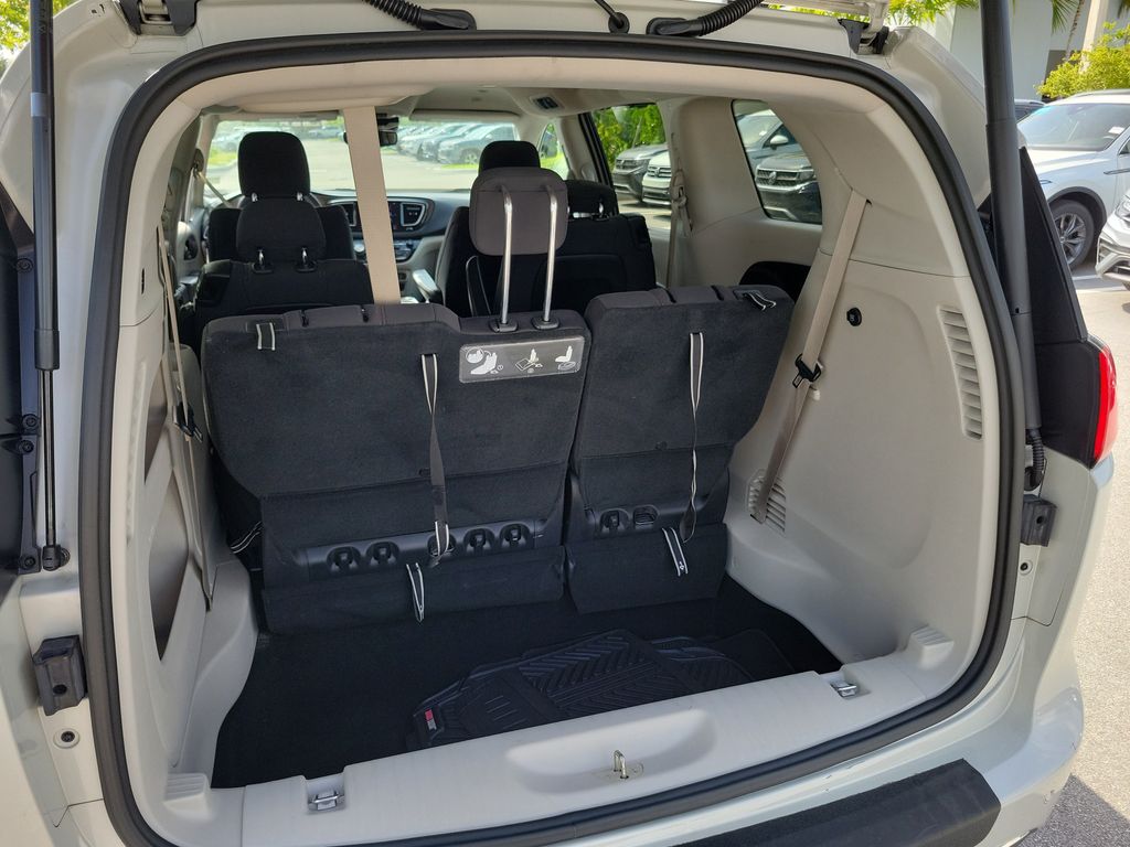 2019 Chrysler Pacifica Touring Plus - Photo 6