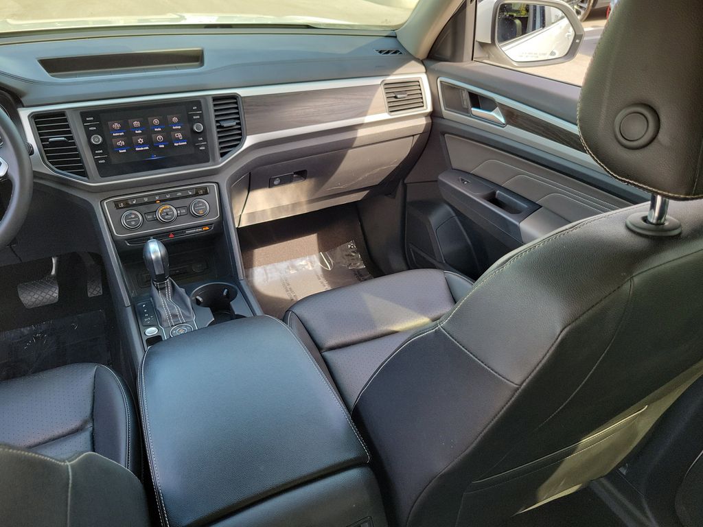 2021 Volkswagen Atlas SE w/Tech - Photo 17