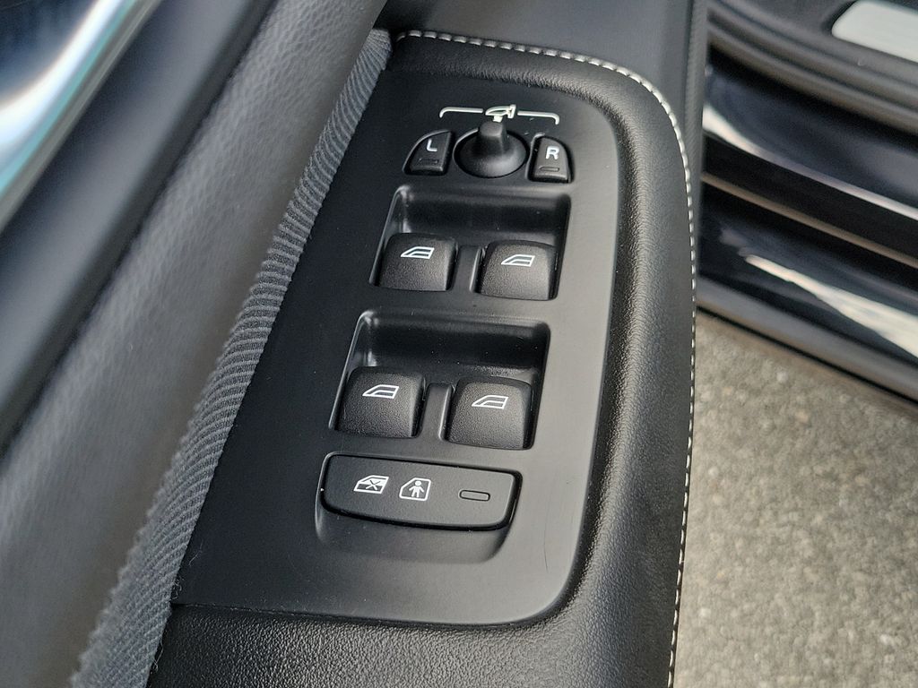 2024 Volvo S60 Plus - Photo 17