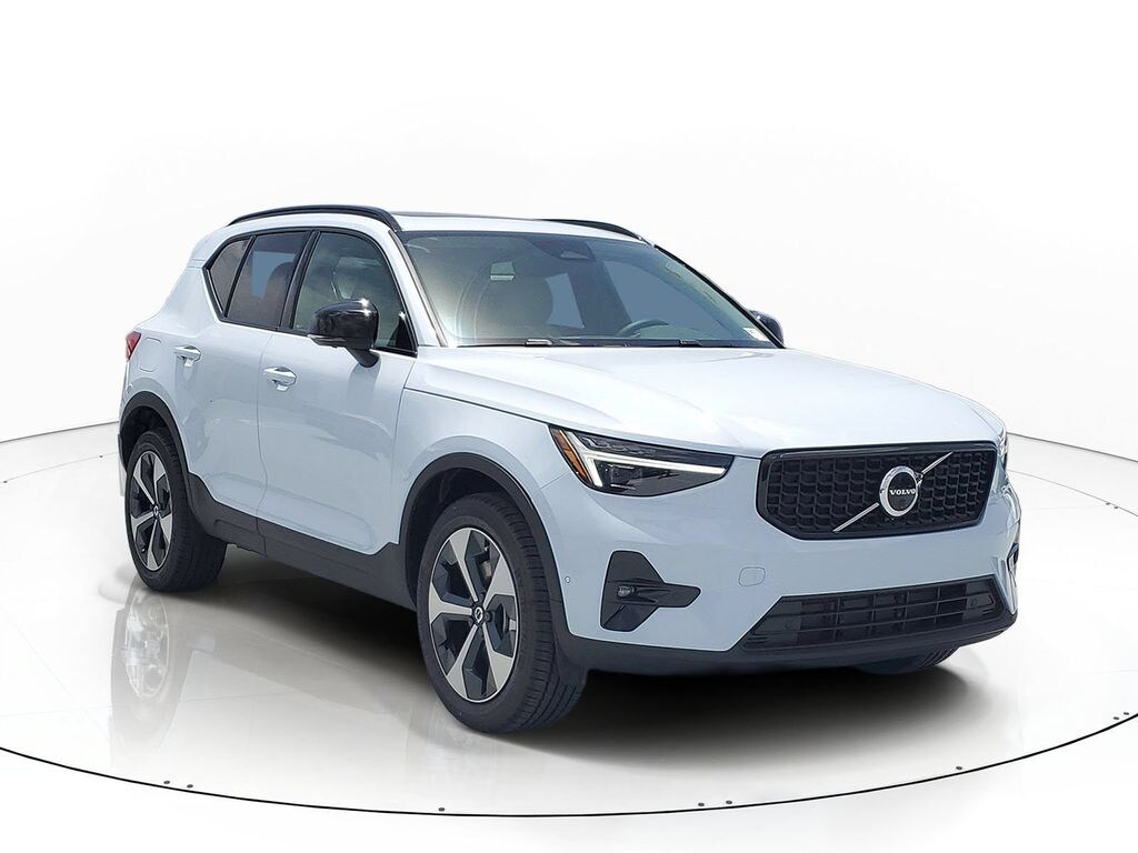 New 2026 Volvo XC40 B5 Plus SUV