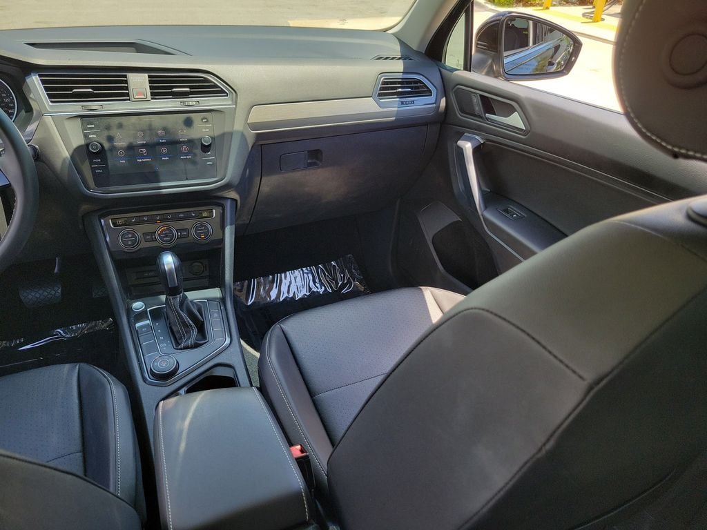 2021 Volkswagen Tiguan SE - Photo 16